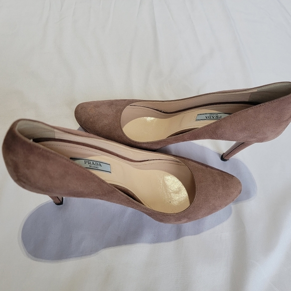 Authentic Prada Suede Pump - Picture 7 of 10
